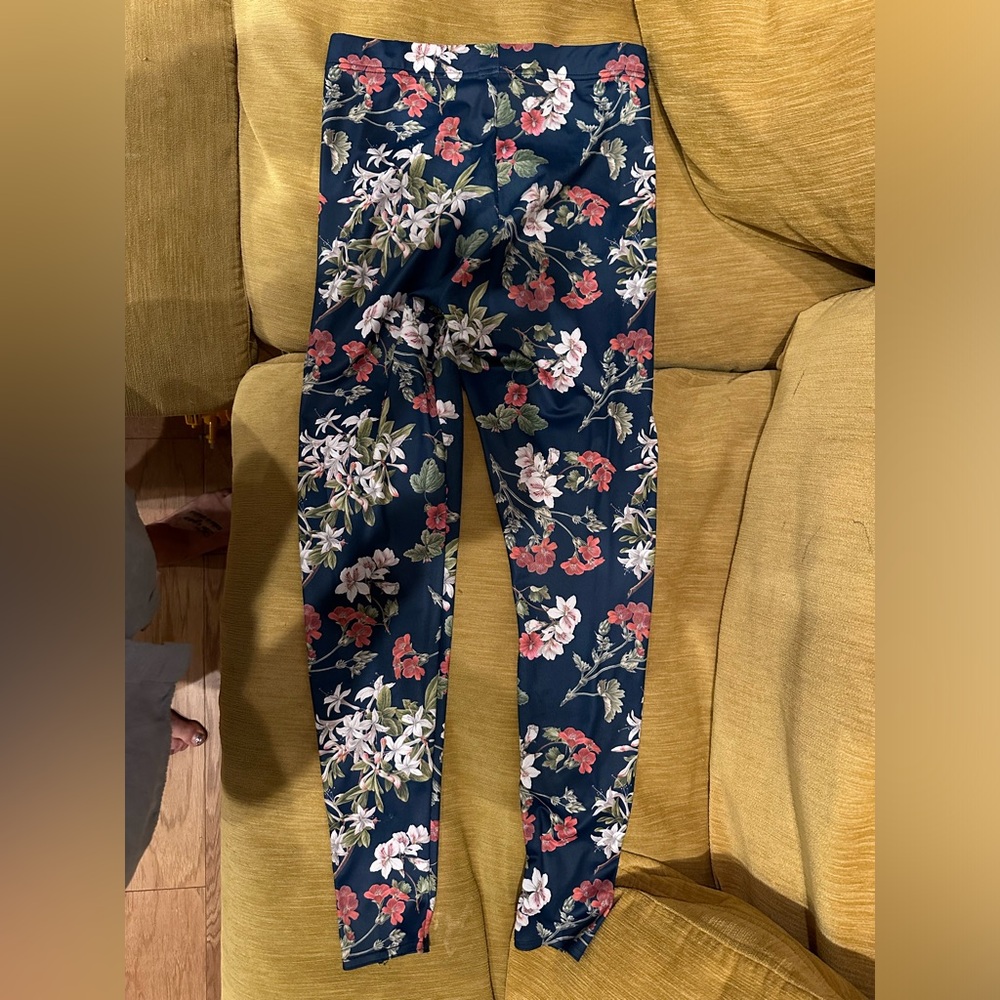 Blackmilk museum navy blue in the garden flower print leggings, size L